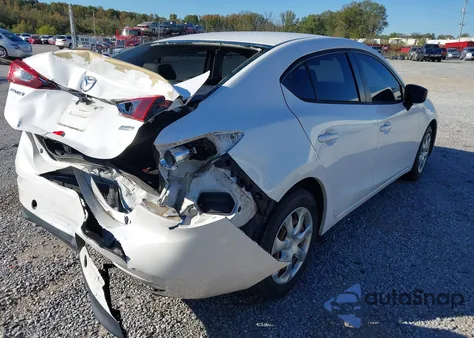2018 Mazda Mazda3 Sport z USA, uszkodzony, nr VIN 3MZBN1U72JM228164